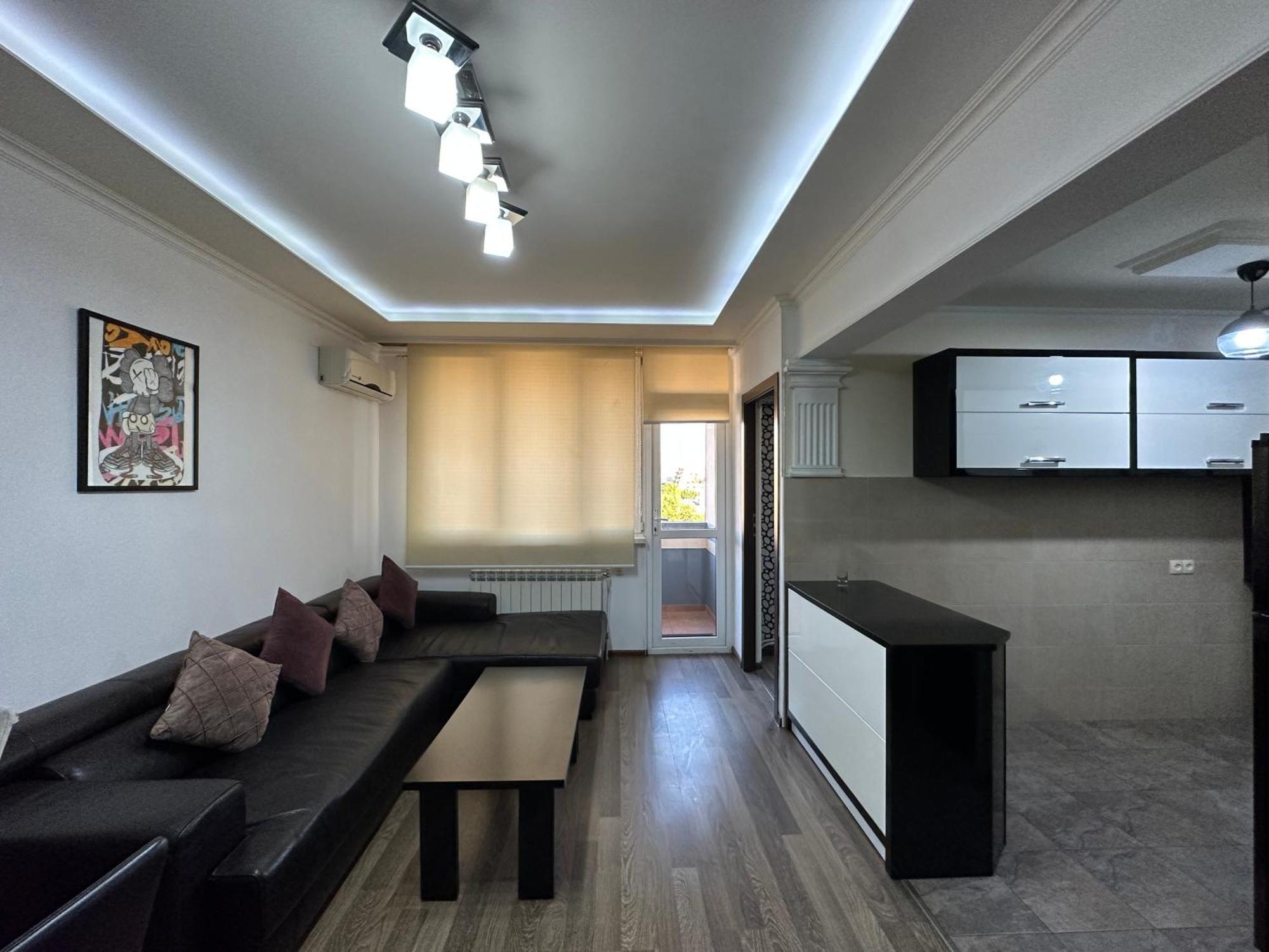 Yeznik Koghbatsi - Amiryan Crossroads 1 Bedroom Comfy Apartment With Balcony Ko100 Jereván Kültér fotó