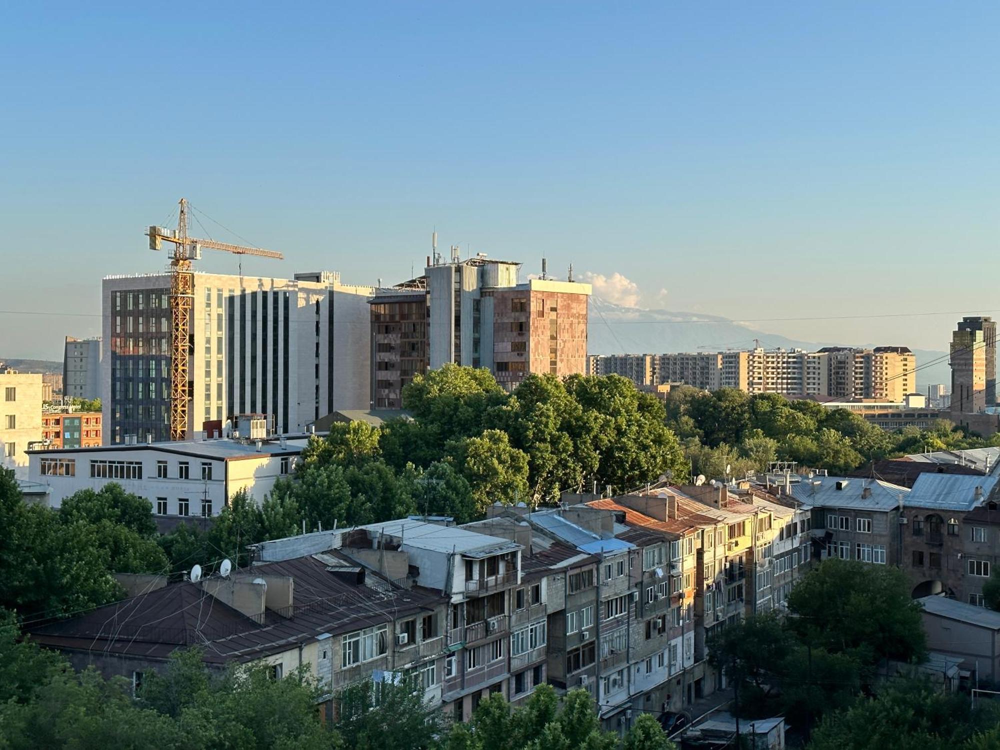 Yeznik Koghbatsi - Amiryan Crossroads 1 Bedroom Comfy Apartment With Balcony Ko100 Jereván Kültér fotó